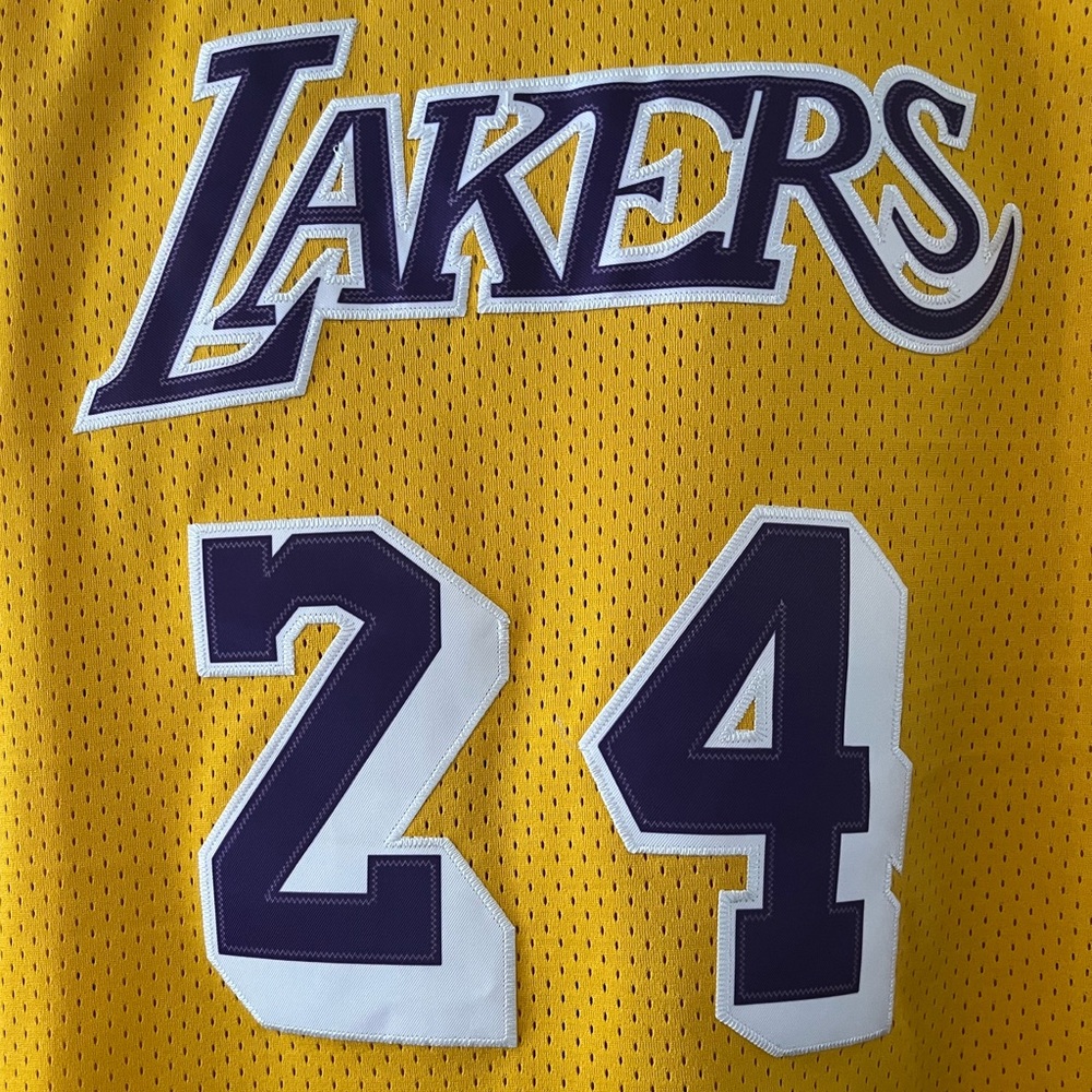 Kobe Bryant Los Angeles Lakers 2007-08 Throwback #24 Mitchell & Ness Jersey XL - Picture 6 of 9